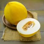 Sun Melon per pc (Approx. 600 g - 900 g)