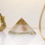 Crystal Divine Clear Quartz Ball Crystal Pyramid Vastu for Home Orgone Crystal Pyramid Showpieces for Home Decor Crystal Pyramid for Positive Energy Crystal Pyramid for Office Table Decorative Items