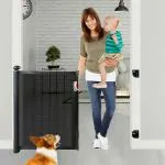 SPY KIDS Retractable Baby Gate - Mesh Safety Gate for Babies and Pets | 2 in 1 (Drilling & Non Drilling) Extra Wide 140 Cm | 86 Cm Height | Ideal for Doorways, Stairs, Hallways | Indoor/Outdoor | Black