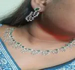 VAMIKA UNIQUE CREATIONS Jewellery gold Artificial Stone Studded Necklace colour green Jewellery set with 1 Pair of Earring-b6