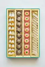 Kesar Sweets | Assorted Indian Sweets Gift Pack for All Occasions - 1000 g Handmade Sweets - Pure Desi Ghee Indian Mithai, Sweets Mithai Gifts Box, Fresh Sweets for Family, Friends & Staff