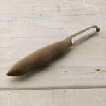 KAI STAINLESS STEEL PEELER.