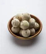 APLENTY Coconut Laddu Nariyal Peda Soft & Chewy Toffee Coconut Balls Real Nariyal Peda Toffee Coconut Candy 400g