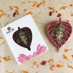 SATVIK 1 Pc Red Lord Ganesh Face on Leaf Patta Ganpati Idol Wall Hanging Decor Statue Hindu Good Luck Ganesha Face Sculpture Figurine Vastu Home Office Mandir Pooja Housewarming Return Gift Items