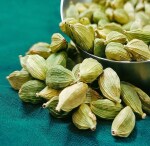 Meenakshi Spices - Whole Green Cardamom | Sabut Hari Elaichi | 1 Kg