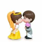 iDream Kissing Couple Resin Showpiece Miniatures Romantic Gifts for Boyfriend Girlfriend Husband Wife (Yellow & Grey)