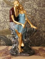 Beckon Venture Polyresin Glossy Romantic Love Couple Statue 24 cm
