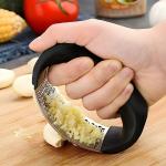 BM INTERNATIONAL Stainless Steel Garlic Press Rocker, Arc-Shaped Design Garlic Presser Garlic Crusher with Handle Manual Garlic Masher Vegetable Fruit Mincer Kitchen Garlic Grinder Grtifact Garlic Mincer