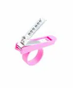 Mee Mee nail cutter is carefully made to the highest safety standards. Designed to help parent cut baby’s tiny nails on fingers and toes.