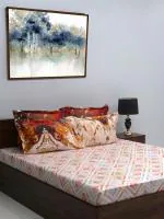 Bombay Dyeing Reverie 300 TC 100% Pure Cotton Peach Super King Size Bedsheet (274 cm X 274 cm) with 4 Pillow Covers(69cm X 46cm)