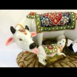 Becooper Handicraft Beautiful Resin Cow And Calf Showpiece For Home Decor|Gifting Option Decorative Showpiece - 8 cm (Polyresin, Multicolor)
