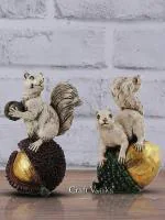 CraftVatika Squirrels Showpiece Squirrel Holding Nuts Statue for Home Decoration (Set of 2)