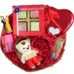 Valentine gift for boyfriend/valentine gift for girlfriend-Beautiful Basket+Chocolates in a Decorated Box+3pc Roses and Teddy Bear in Heart Box+Message Bottle+Scented Candle+couple keychain+Card