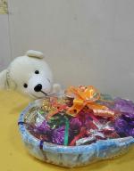 APPLE SHEPED TEDDY BASKET [150g] [ Rakhi Sp.]