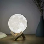 Meubels 3d Moon Lamp | Remote & Touch Control with Wooden Stand | Rechargeable Battery |Changeable Sensor Moon Night Lamp | Moon Lamp with & Usb for Bedrooms Valentine Gifts,festival Gifts,corporate Gifts, Wedding Gifts, Diwali Decoration (Pack of 1)