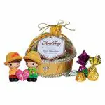 Chocoloony Chocolate Gift Basket with Love Couple Statue Milk Flavour for Birthday