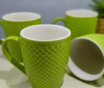 LA TABLEWARE 300 ml Large Coffee Mugs in Green Checkered Pattern - (Set of 4).