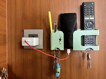 Dartler Wall Mount Mobile, Key chain, Ac and Remote holder Green