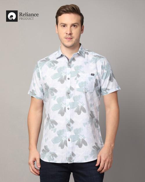 Men Floral Print Slim Fit Shirt with Patch Pocket