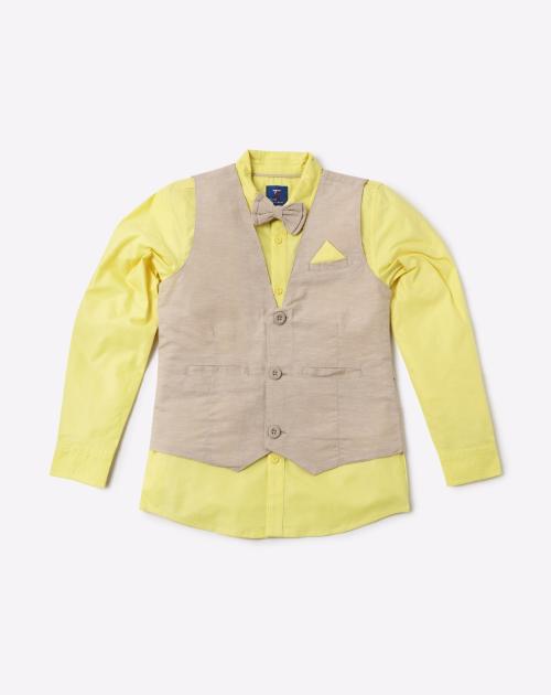 Spread-Collar Shirt with Waistcoat & Bow-Tie