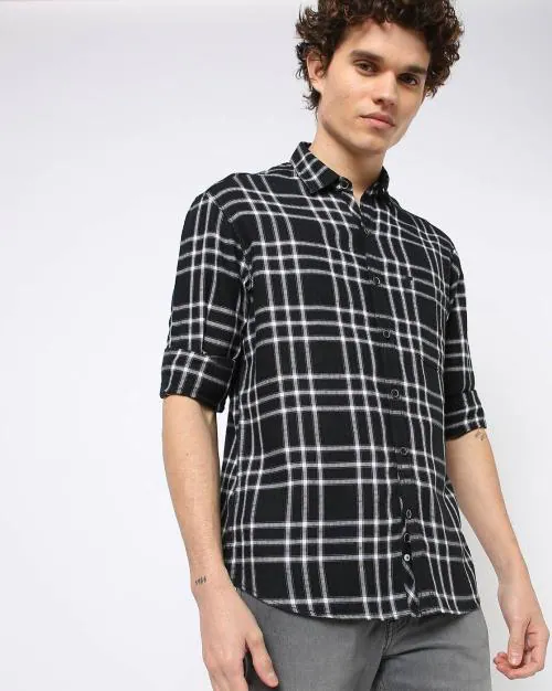 Men Checked Slim Fit Shirt with Patch Pocket