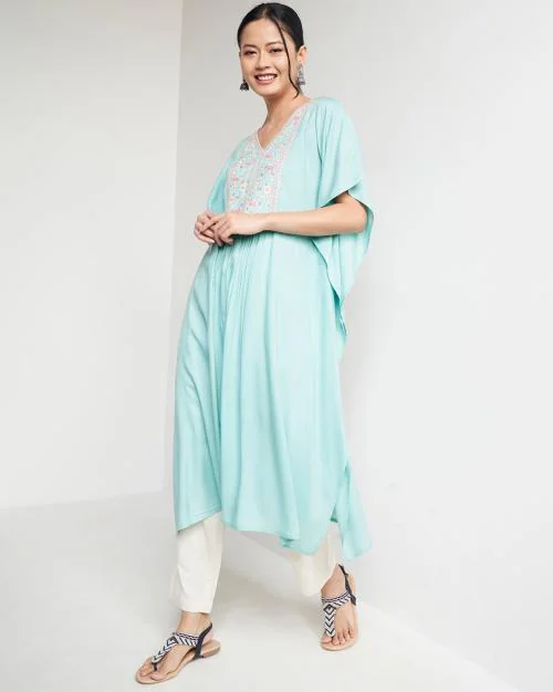 Women Embroidered Kaftan Kurta