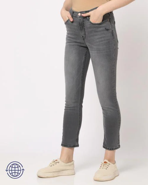 Women Lightly Washed Slim Fit Jeans