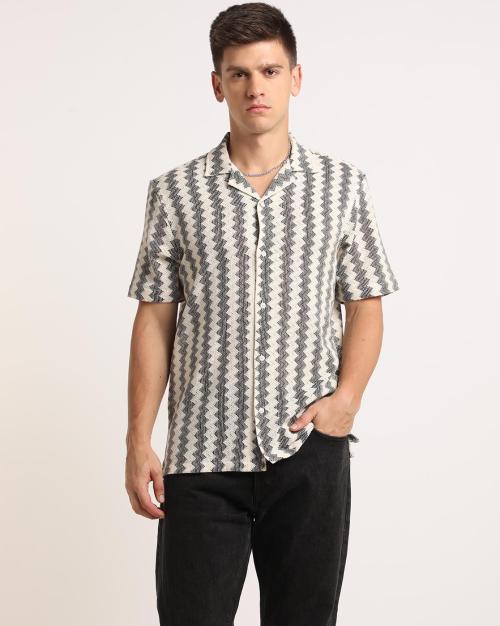 Men Chevron Pattern Relaxed Fit Shirt
