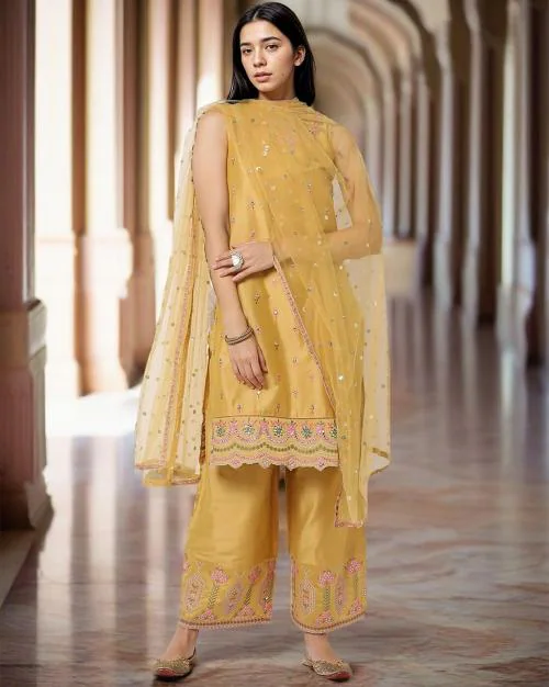 Women Floral Embroidered Straight Kurta Set