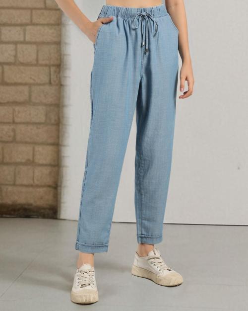 Women Lightly Washed Relaxed Jeans