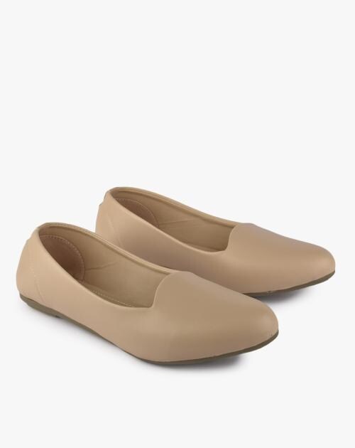 Pointed-Toe Flat Shoes