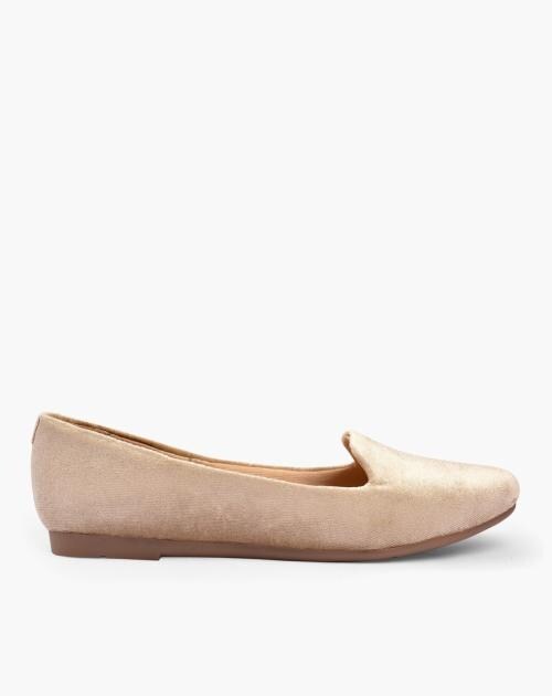 Pointy-Toe Flat Shoes