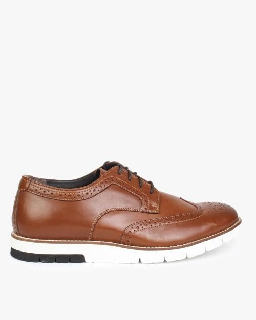 Lace-Up Shoes with Brouging