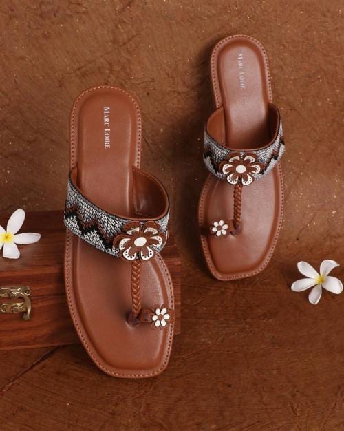 Embellished Toe-Ring Flat Sandals