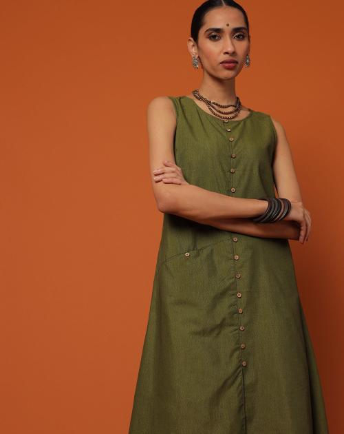 Women Sleeveless Straight Cotton Kurta