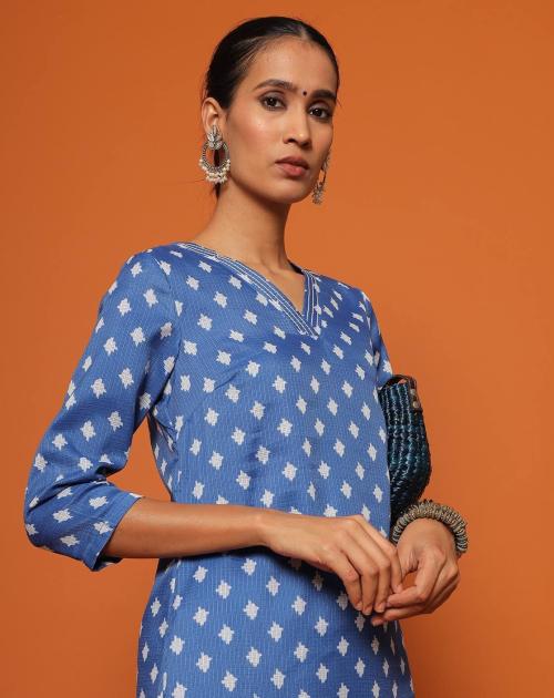 Women Printed V-neck Kota Straight Kurta with Insert Pocket