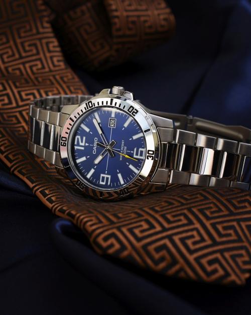 A1363 Enticer Men (MTP-VD01D-2BVUDF) Analog Wrist Watch