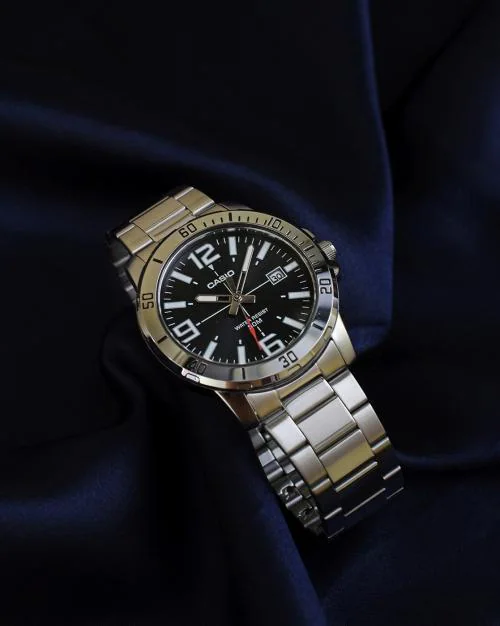 A1361 Enticer Men (MTP-VD01D-1BVUDF) Analog Wrist Watch