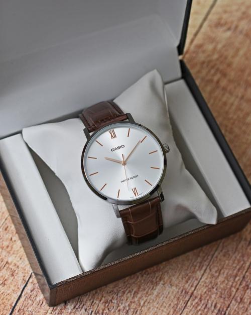 A1618 Enticer Men (MTP-VT01L-7B2UDF) Analog Wrist Watch