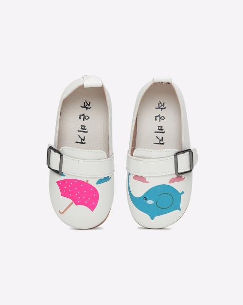 Graphic Print Slip-On Flat Shoes with Buckle Accent
