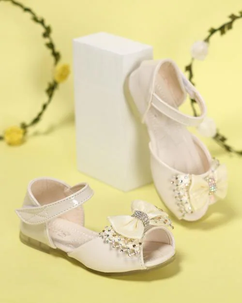 Flat Sandals with Bow-Accent