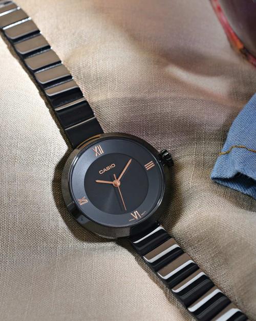 A1851 Enticer Women (LTP-E154B-1ADF) Analog Wrist Watch