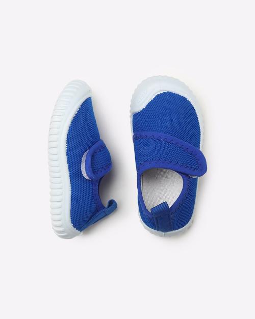 Knitted Shoes with Velcro Fastening