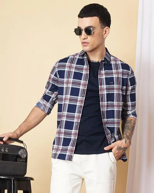 Men Checked Slim Fit Shirt with Curved Hemline