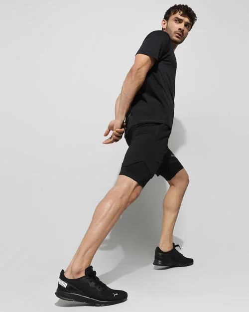 Men Hustle V2 Sneakers