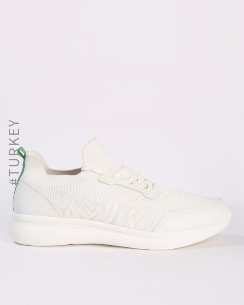 Low-Top Lace-Up Shoes