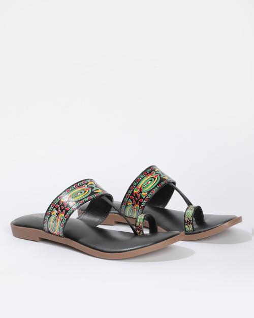Printed Toe-Ring Flat Sandals