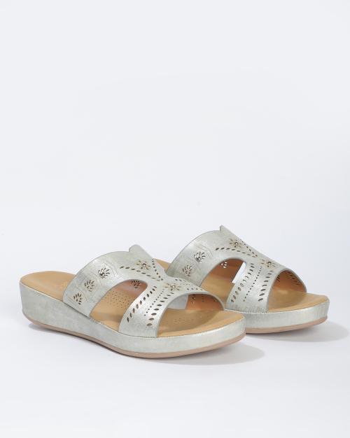 Flat Sandals with Cutouts