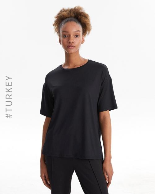 Round-Neck T-shirt with Short Sleeves