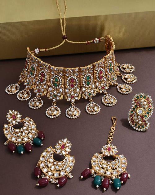 Stone-Studded Necklace Set